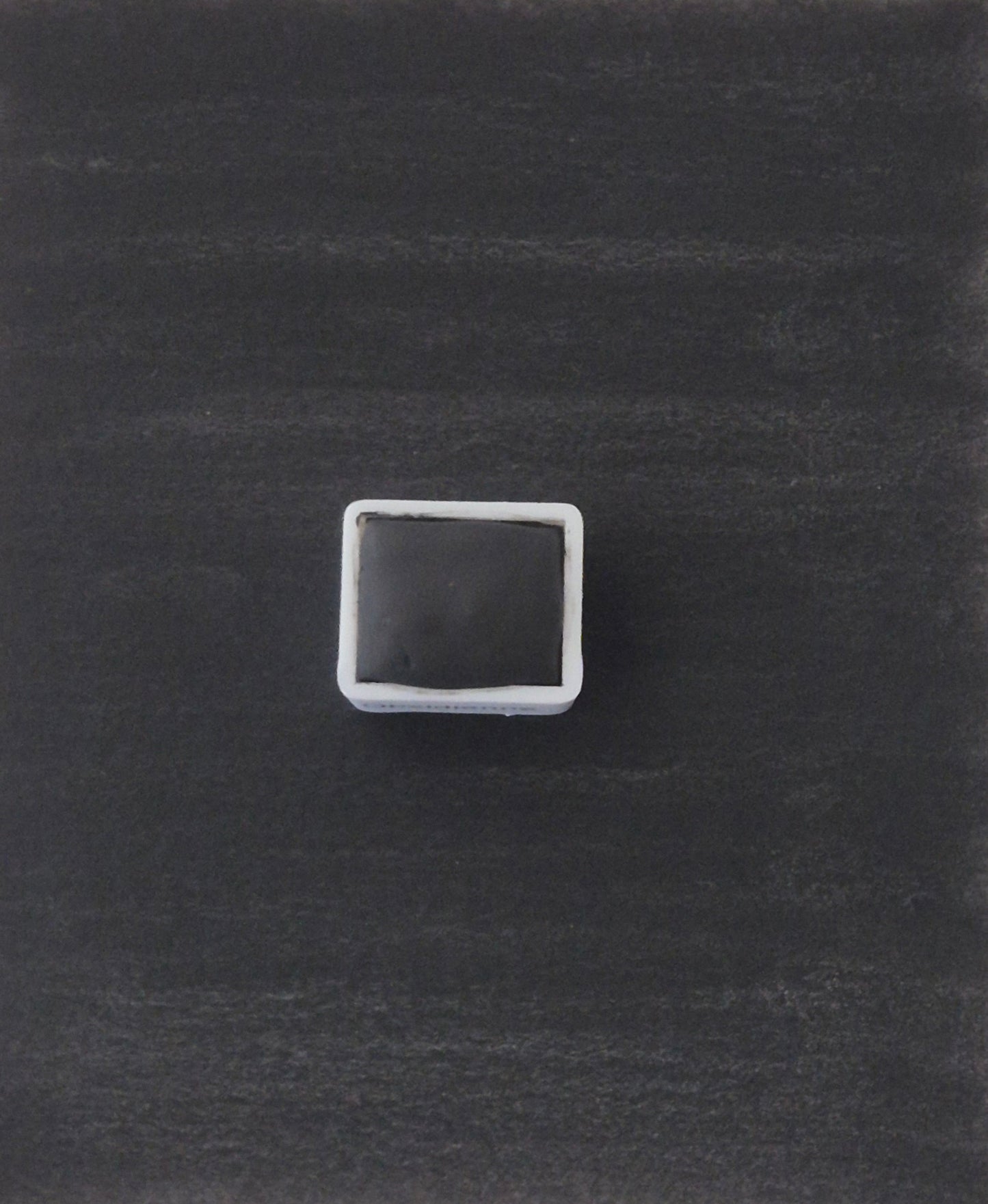 Obsidienne  – Aquarelle extra fine artisanale et végane (demi godet)